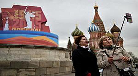 Russian Police Launch ’Safe Selfie’ Guide after Spate of Deaths

