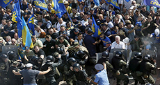 Clashes near Ukrainian Parliament Injure 100 Police Officers

