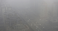 China: Bottled Fresh Mountain Air Sold as Smog Levels Worsen
