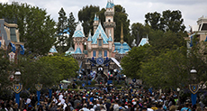 US Blocks British Muslim Family from Flight to See American Relatives, Disneyland
