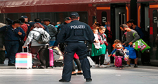 Austrian Army Deployed to Halt Migrants Transit through Germany

