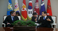 US Envoy Urges China in Sanctioning N. Korea
