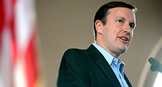 US Senator: We Blindly Support KSA that Made ’ISIS’ Grow, Yemen Suffer
