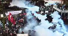 Turkey: Police Raids Opposition Daily HQ, Uses Violence against Protesters