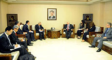 Al-Moallem: Syria Fighting Terrorism in Parallel with Political Process
