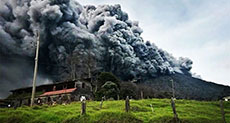 Hell Opens? Costa Rica Volcano Erupts, Spewing Ash, Column of Smoke
