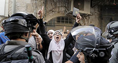’Israeli’ Forces, Settlers Storm Al-Aqsa for 2nd Day: Dozens of Palestinians Injured