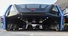 China’s Awesome Bus That Drives Over Traffic!
