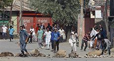Indian Police Expand Curfew in Kashmir, Block Protest Rally