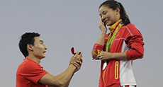 Rio 2016: A marriage Proposal at the Olympics Medal Ceremony!
