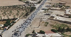 Photos Show Daesh Militants Fleeing Manbij with «Human Shields»
