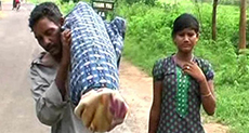 Indian Man Carries Dead Wife’s Body for 12km
