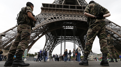 Austrian Family «Treated like Terrorists» at Eiffel Tower Because of Insulin Pump