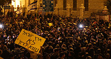 Amona Activists Protest outside Netanyahu’s Residence