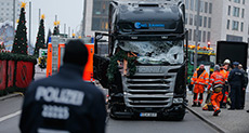 Berlin Attack: Police Detained «Wrong Man», Suspect Still at Large, Armed