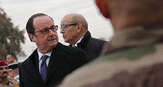 Hollande from Iraq: Daesh Battle Prevents Attacks at Home