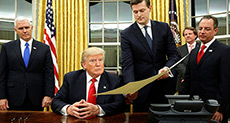 Trump Assumes Office, Signs Order to «Ease Burden of Obamacare»