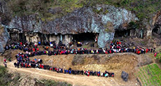 Family of 500 Reunites for Photograph!