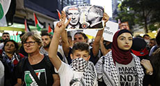 Hundreds Protest Netanyahu Visit in Sydney