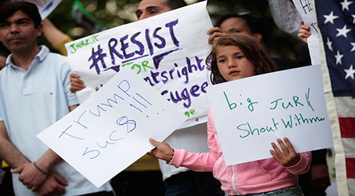 Protests in Italy as Trump Arrives to Meet Pope
