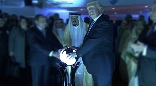 US Chaotic Diplomacy in Dealing with Qatar Row: Tillerson Calls for Calm, Trump Calls Out Doha on Terror
