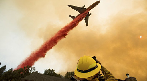 California Wildfire: Thousands Flee Raging Fire near Yosemite Park