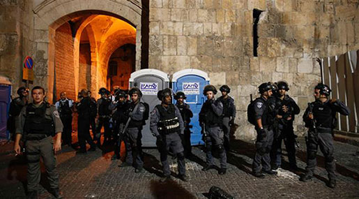 Quds Crackdown: ‘Israeli’ Soldiers Attack Worshipers on ’Day of Rage’