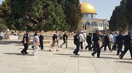 Zionist Settlers Storm Al-Aqsa Compound amid Flare-Up
