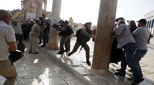 Aqsa Clashes: Scores Injured in Palestinians, «Israeli» Police Scuffle