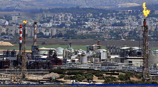 800 ‘Israeli’ Layoffs as Hezbollah-Threatened Ammonia Tank Closes, Employees Protest