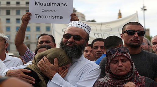Thousands of Muslims March Against Terrorism in Barcelona after Van Attack