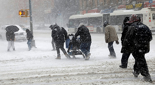 US East Coast Blizzard: At Least Six People Killed, 4000+ Flights Canceled