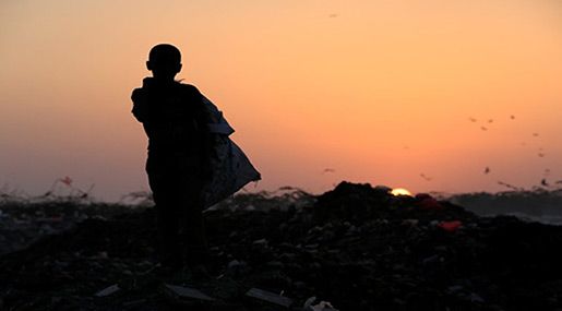 Displaced by War, Some Yemenis Sift Through Garbage for Food