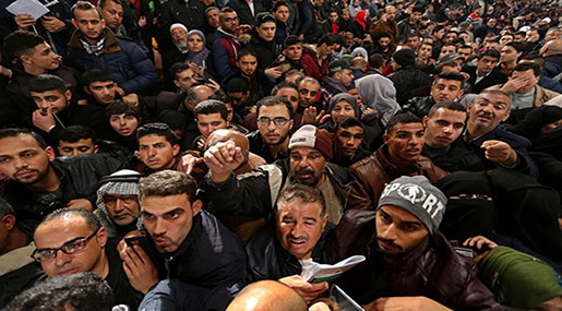 Thousands of Palestinians Jam Besieged Gaza Border