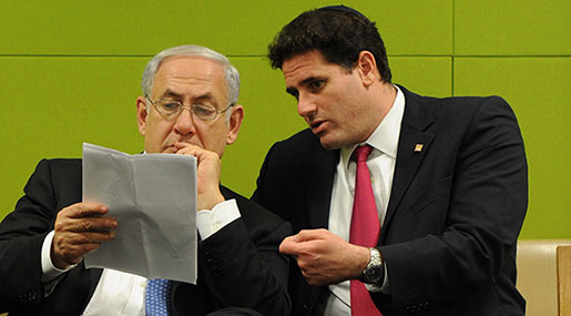 ’Israel’ Urges US to Slap New Sanctions on Iran