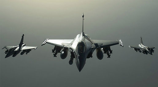 US Warplanes Strike Syrian Army Bases In Deir Ez-Zor