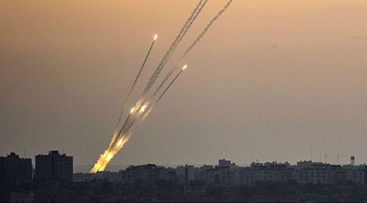Palestinian Resistance Showers ’Israeli’ Settlements with Missiles in Response to Earlier Attacks