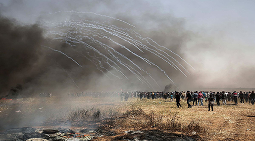 ’Israel’ Tear Gases Gazans, Wounds 200+ along Border