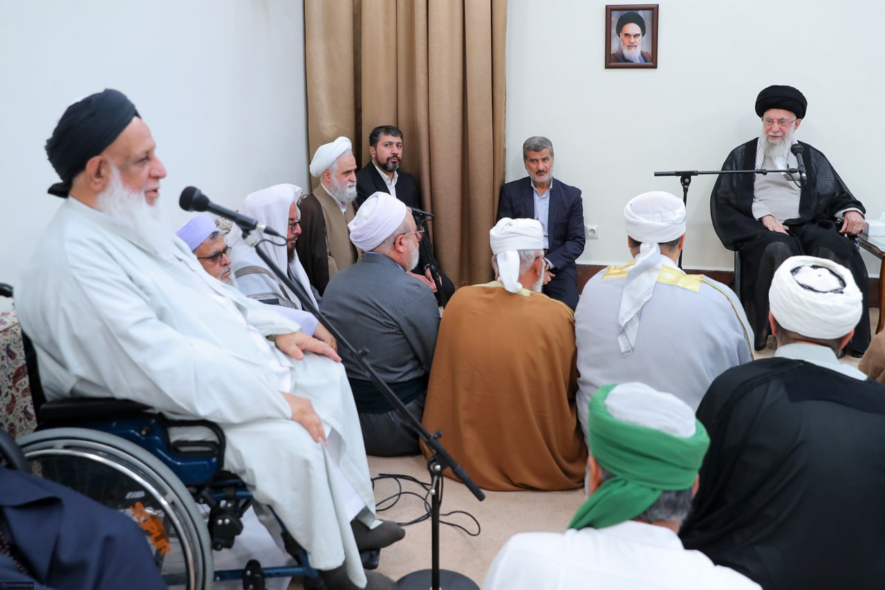 Imam Khamenei:  The issue of the Islamic nation must not be forgotten under any circumstances
