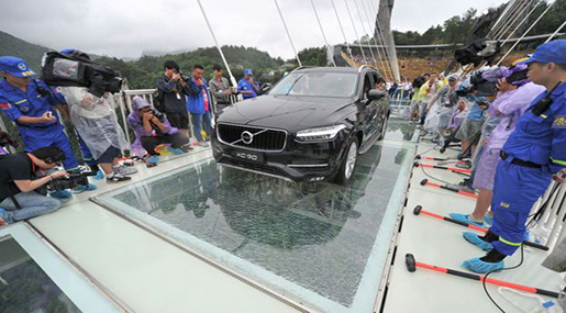 China's Glass Walkway in Tianmen Mountain
