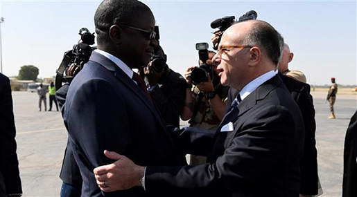 Chadian Prime Minister Albert Pahimi Padacke (L) greets visiting French Prime Minister Bernard Cazeneuve at N’Djamena airport, Chad