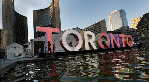 Canada's 3D sign on Nathan Phillips Square