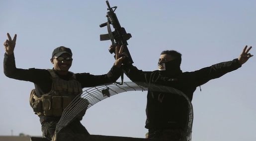 Battle for Mosul: Iraqi Forces Road from Syria, Trap Daesh in City