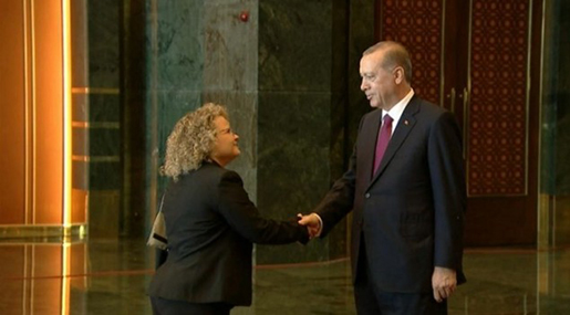 Shani Cooper, diplomatic attaché to the Israeli mission in Ankara, shakes hands with Turkish President Recep Tayyip Erdogan at a reception in the Turkish capital on August 30, 2016.