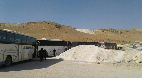 Militant buses leave Arsal outskirts