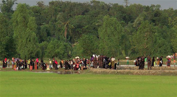 Myanmar Crackdown: Leader, Fighters Exchange Accusations amid Rise in Rakhine Violence Myanmar Crackdown: Exchange of Accusations amid Rise in Rakhine Violence