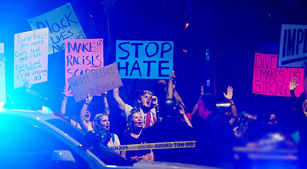 US: Police Fire Tear Gas at Anti-Trump Protesters