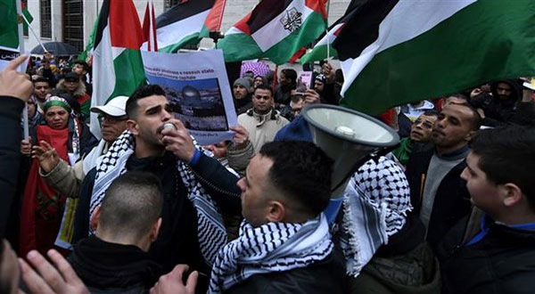 Chile: Protest Outside US Embassy against Trump's Al-Quds Move Chile: Protest Outside US Embassy against Trump’s Al-Quds Move