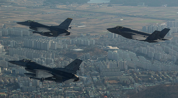 US warplanes