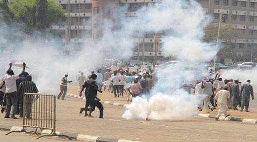 Nigerian Police Tear-gas Protesters Demanding Sheikh Zakzaky's Release